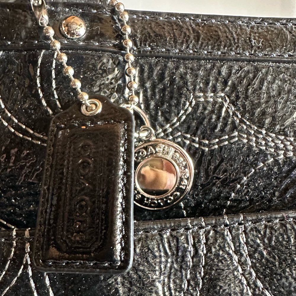 Bee-Yout-iful!! Coach Patent Leather Weekender, Signature C Diaper or Travel Bag - Picture 11 of 17